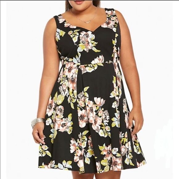 TORRID Floral Print Ponte‎ Pleated Skater Dress - Picture 1 of 12